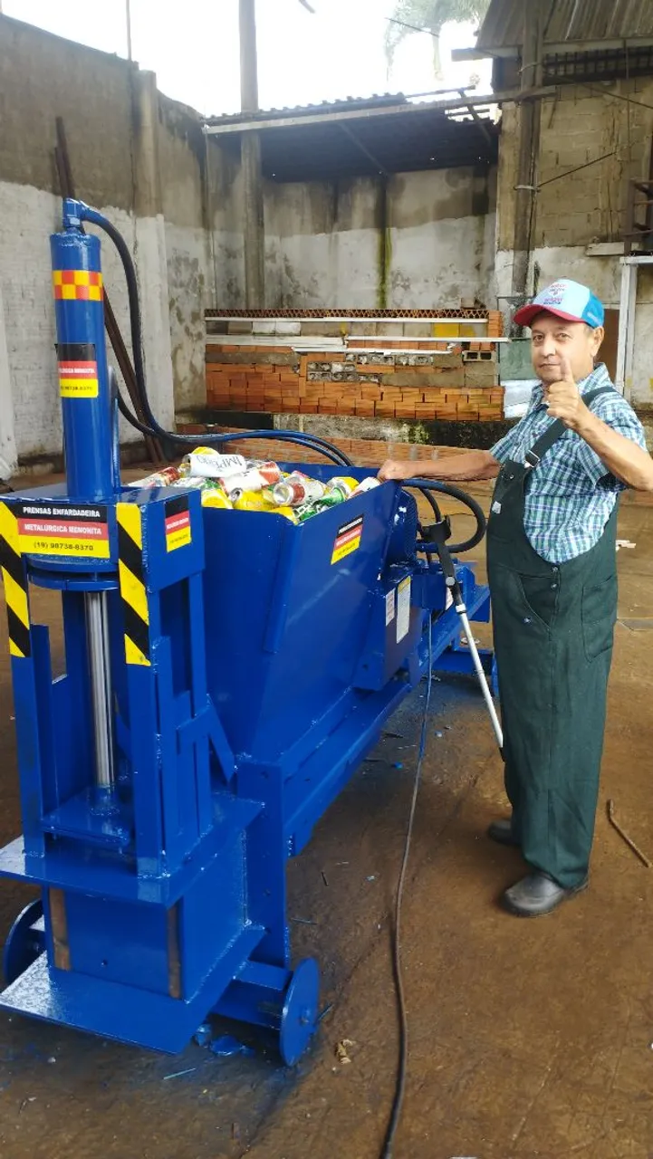 Prensa Enfardadeira para latinha e panela fardos padrão LATASA tipo boca de forno 30x30