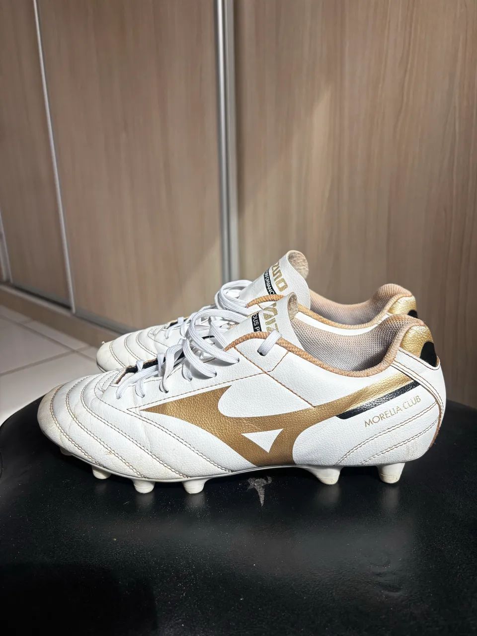 CHUTEIRA DE CAMPO MASCULINA MIZUNO MORELIA CLUB MD