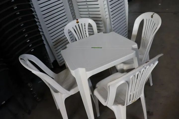 JOGO DE MESA COM 4 CADEIRAS BRANCO JR - Foto 2
