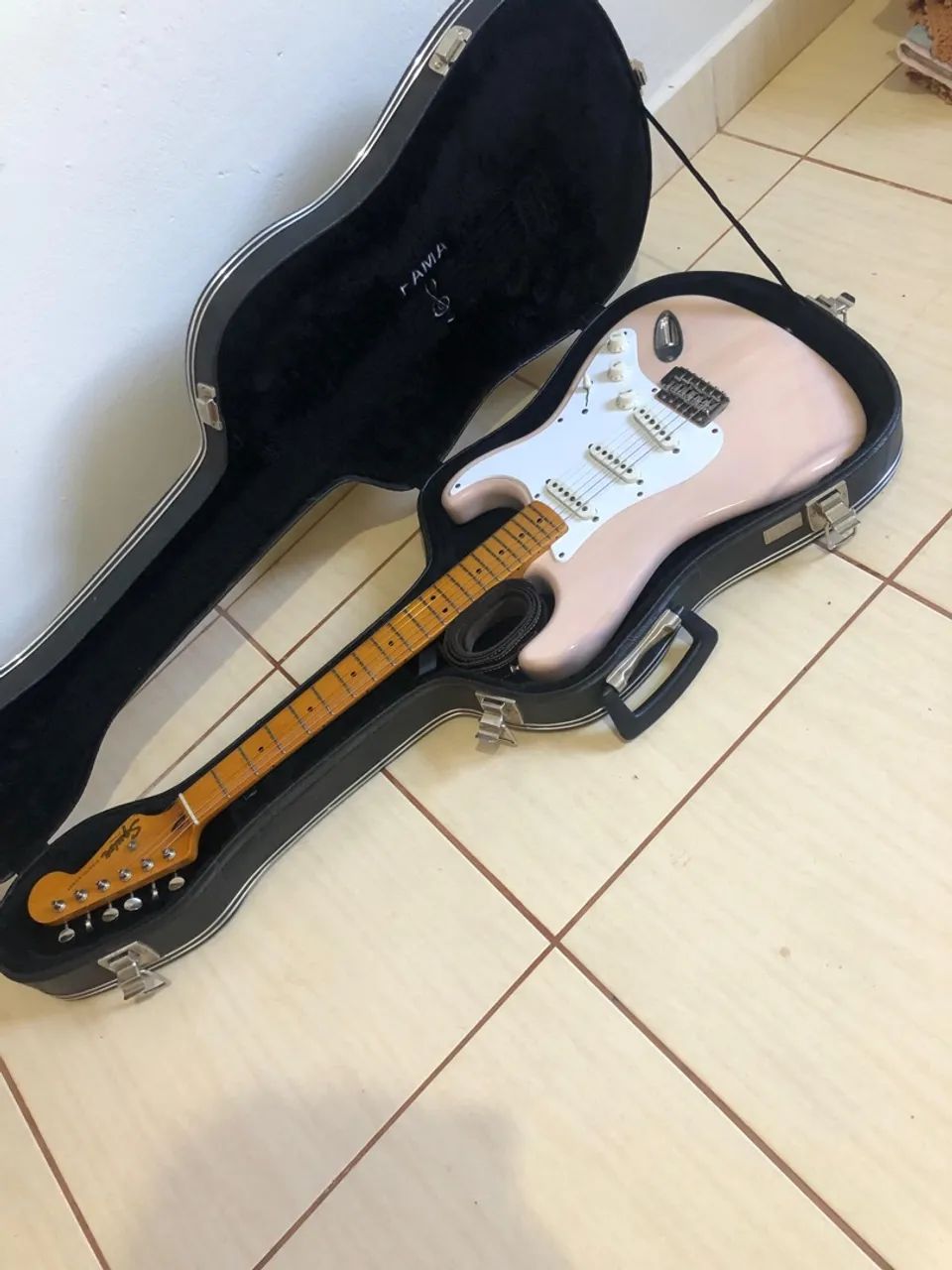 GUITARRA FENDER® SQUIER® CLASSIC VIBE 50S STRATOCASTER- WHITE BLONDE + CASE