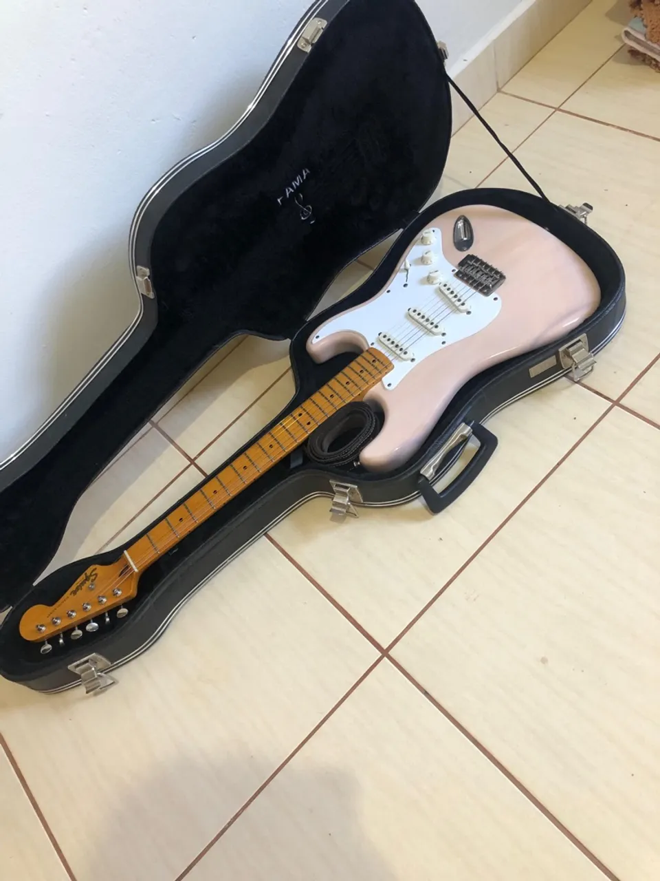 GUITARRA FENDER® SQUIER® CLASSIC VIBE 50S STRATOCASTER- WHITE BLONDE + CASE