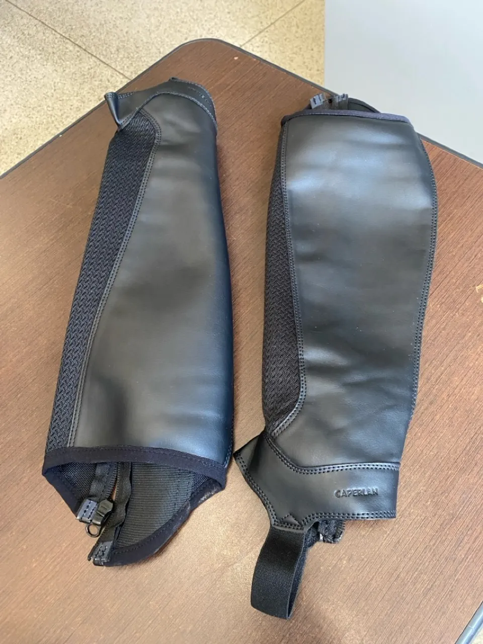 Chaps de Montaria em Couro Sintético - Capelan