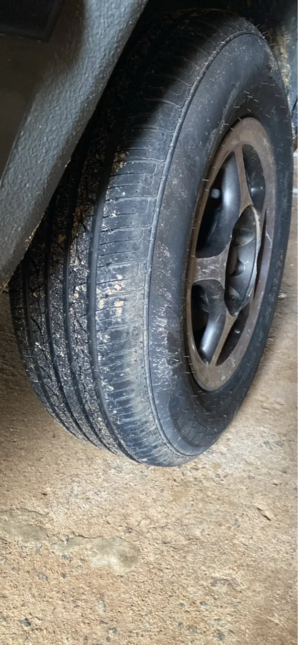 Vendo 4 rodas 13 com pneus novos