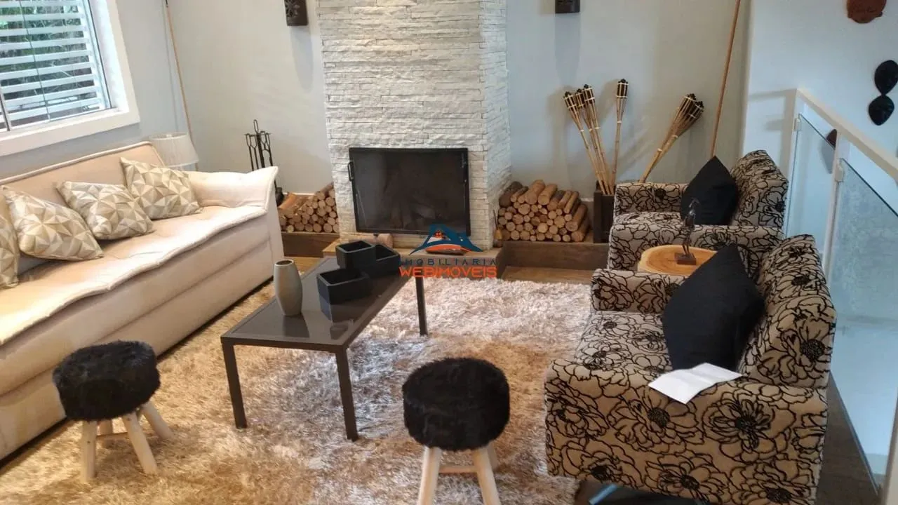 Casa em Condomínio de Luxo em Cotia-SP - 3 Quartos, 1 Suíte, 3 Salas, 3 Banheiros, 4 Vagas
