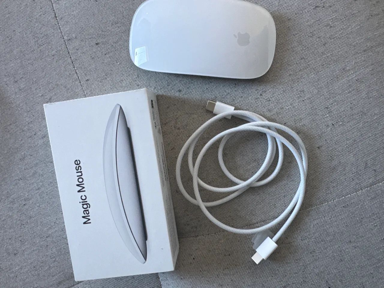 Magic Mouse (USB C) - Superfície Multi-Touch branca nova 