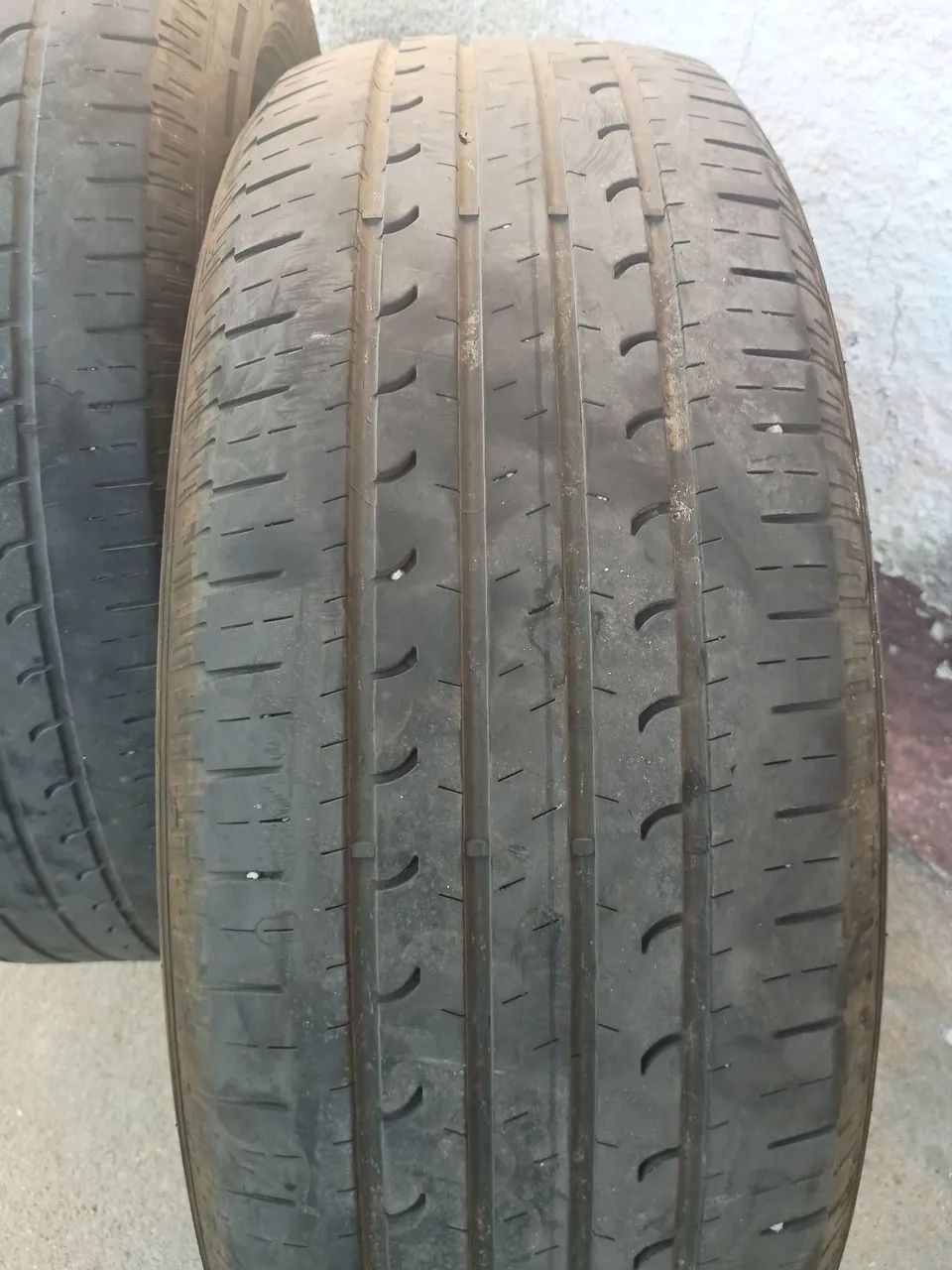 PNEU GOODYEAR 215/60 R17 - Foto 2