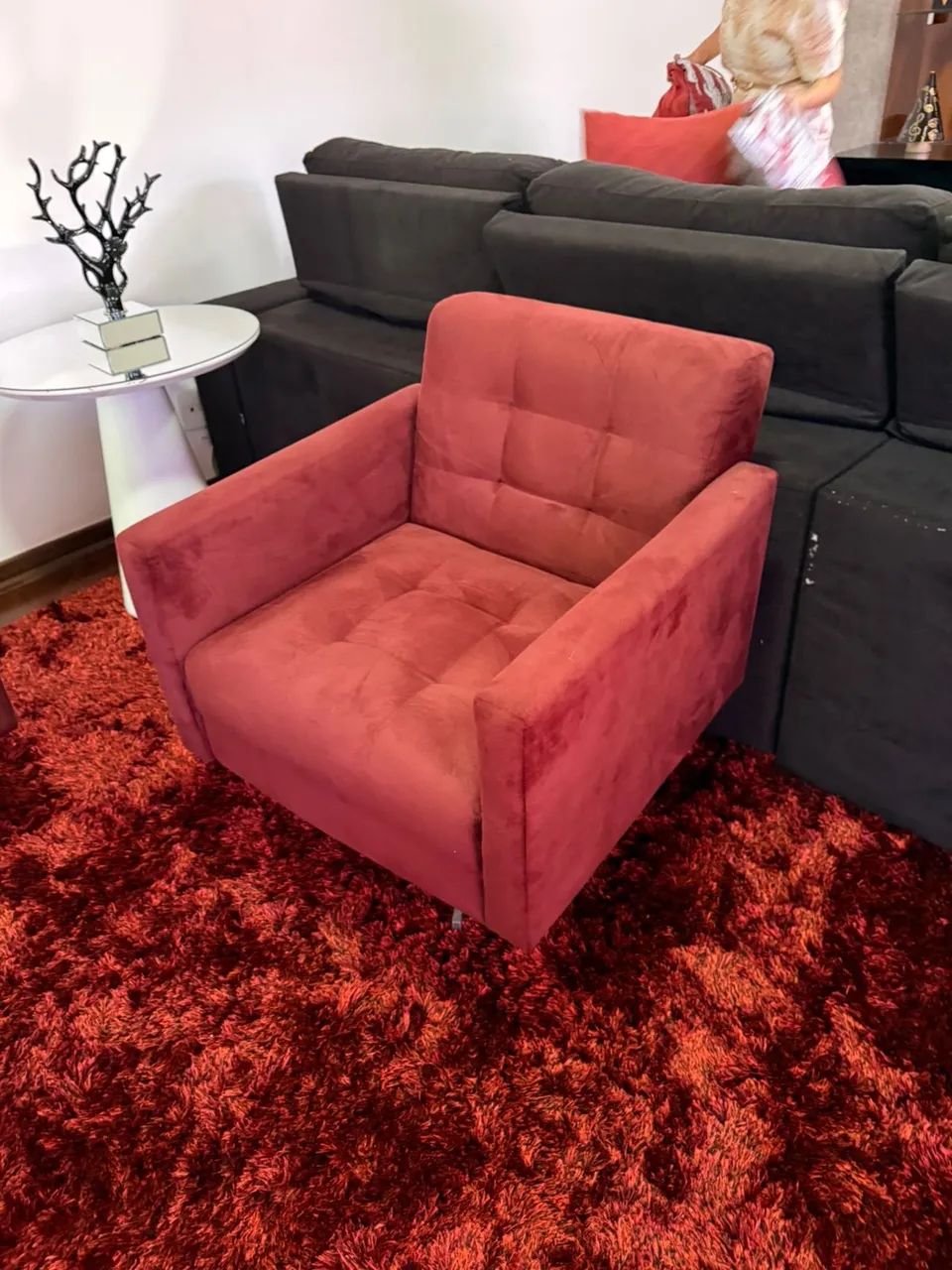 Conjunto de 02 Poltronas Decorativas Estofadas - Vermelha - Ótimo Estado - Foto 3