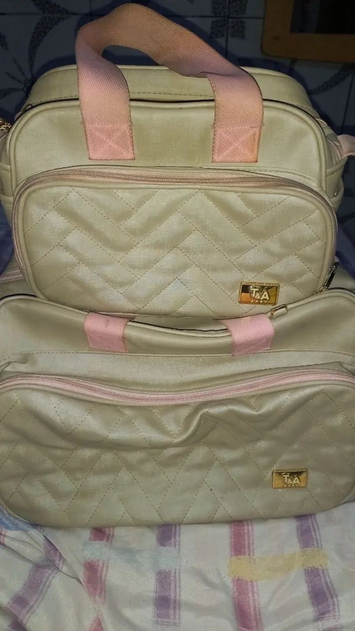 Bolsa usada porém conservada saída da maternidade etc.. só falta lavar as alças 60 reais 