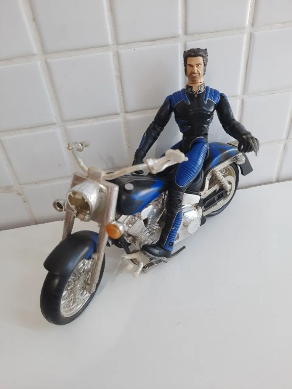 Boneco do Wolverine c/ moto (Leia o anúncio) - Foto 3