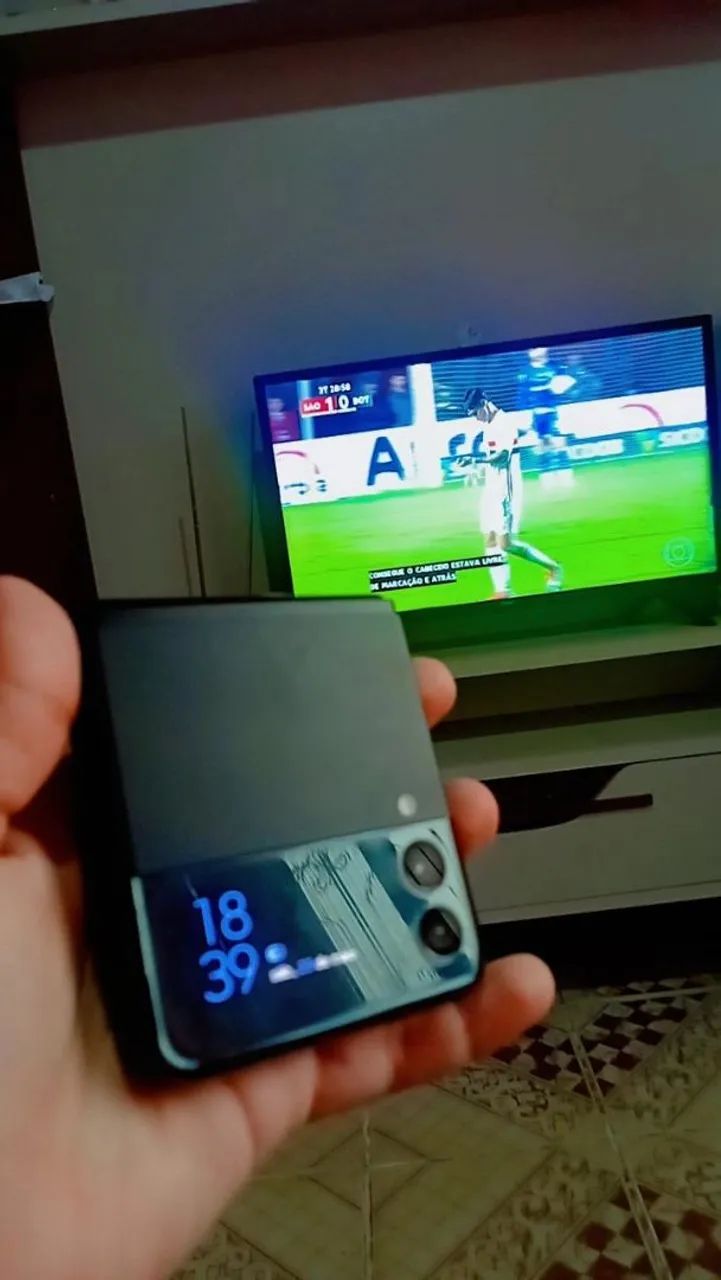 Vendo esse lindo celular Samsung Z Flipe pegando tudo perfeitamente está novo - Foto 3