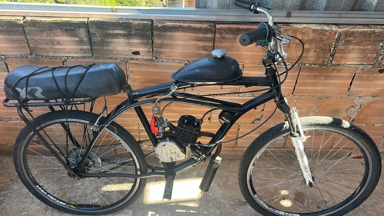Duas bicicletas motorizadas e uma bicicleta normal  - Foto 2