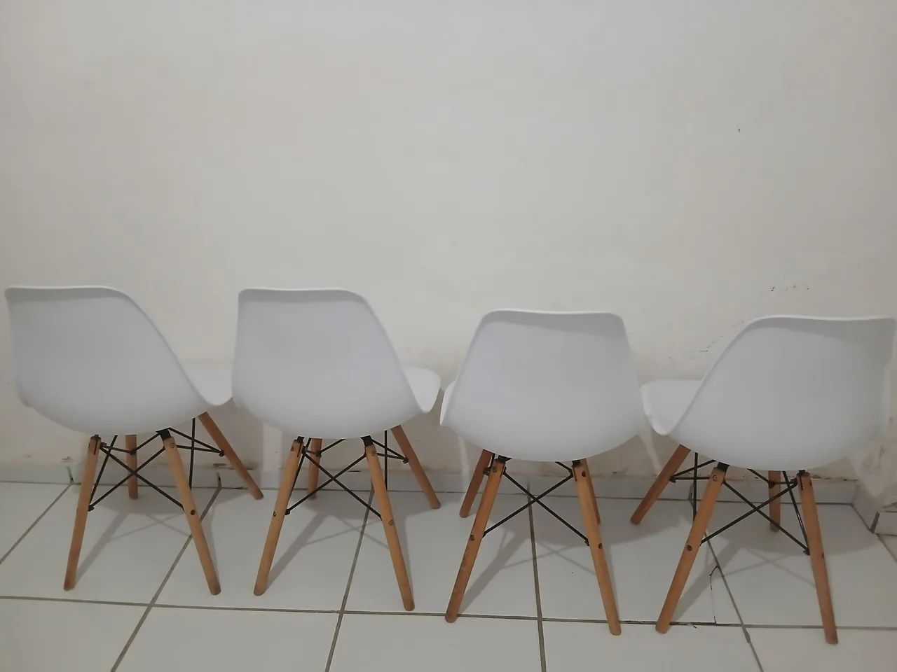4 cadeiras (eiffe) semi novas, em bom estado  - Foto 4