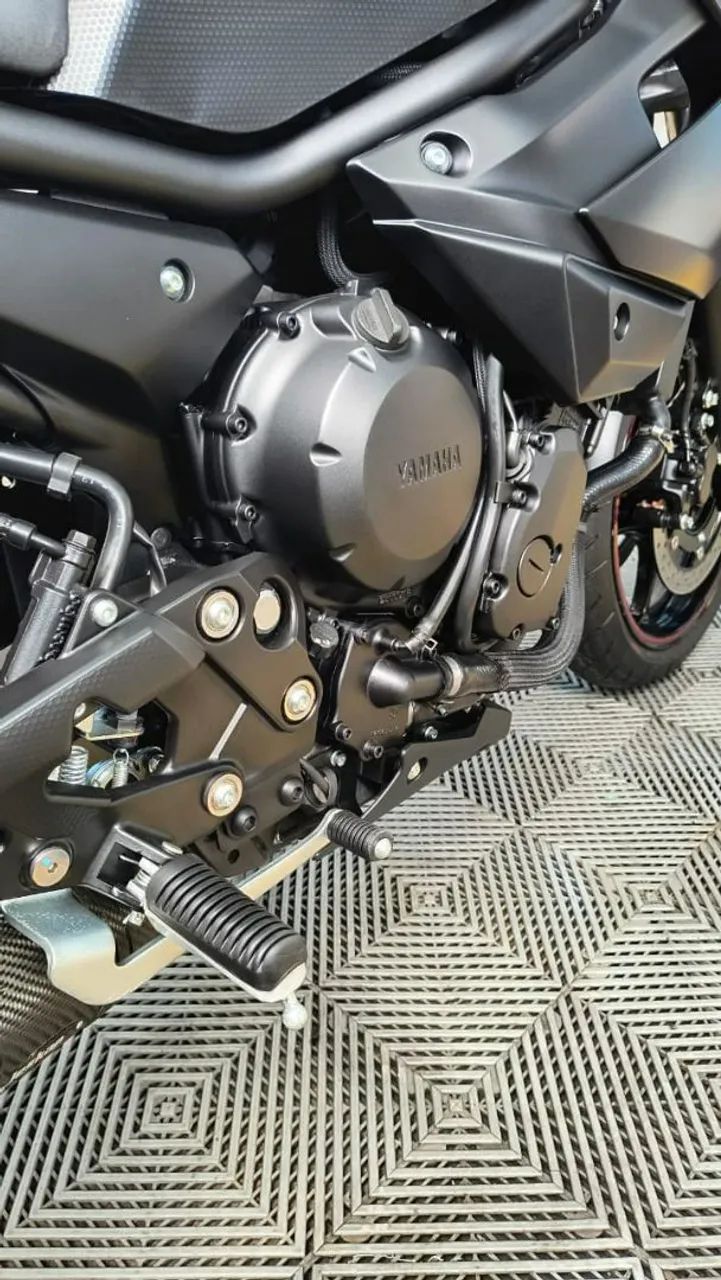 Yamaha XJ6 N  - Foto 3
