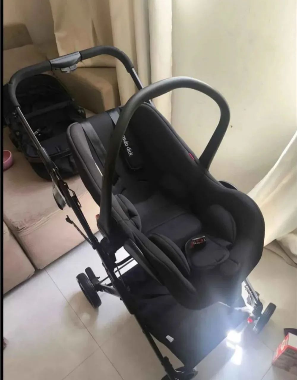 Carrinho Moisés + Bebê conforto 