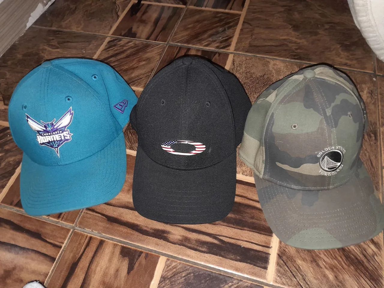 3 bones originais, charlotte, new era e oakley  - Foto 2