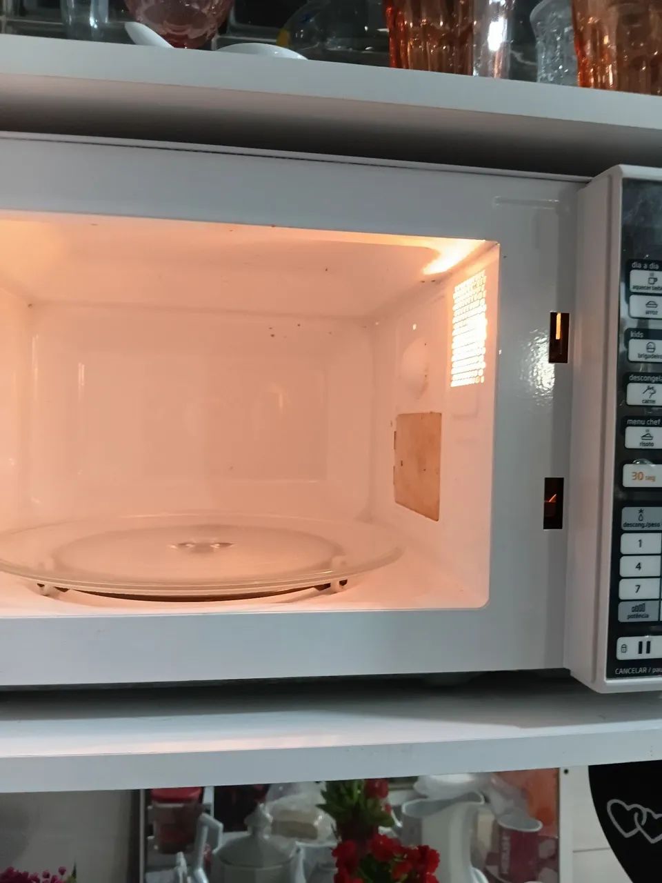 MICROONDAS BRANCO 21 LITROS COM FRENTE ESPELHADA  - Foto 2
