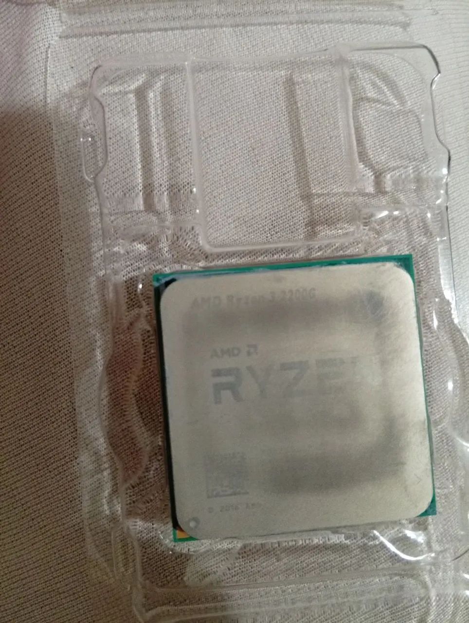 Processador AMD Ryzen 3 2200G (usado) + Heat Sink Fan incluso (novo)