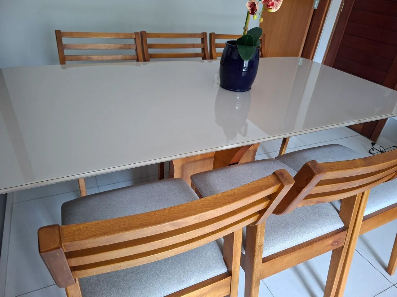 Vendo mesa com 6 cadeiras 