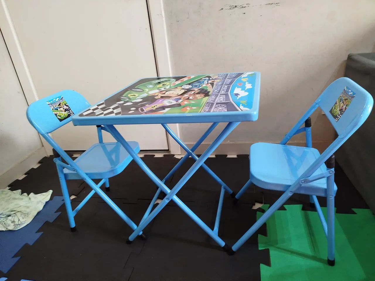 Mesa infantil dobrável 