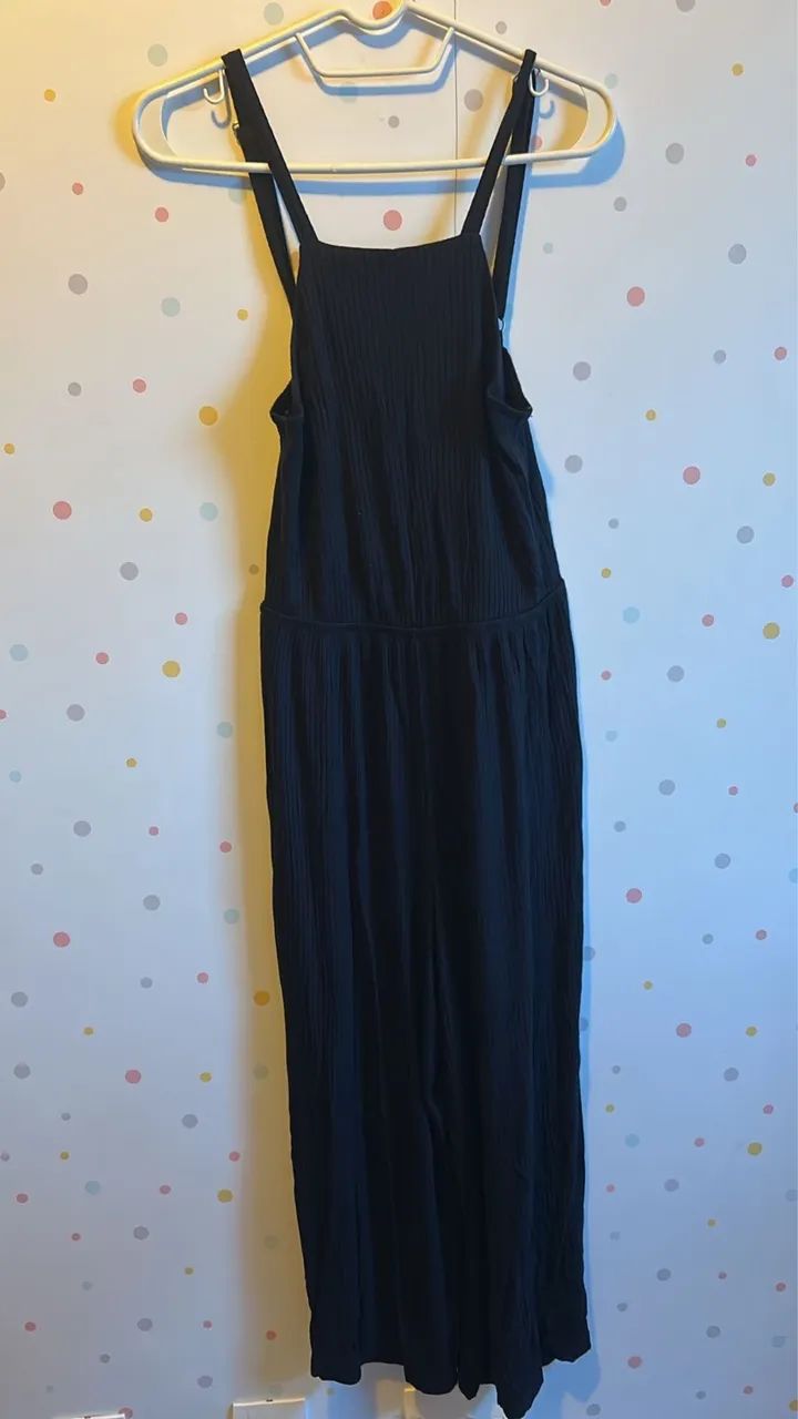 Macacão de tecido leve e solto