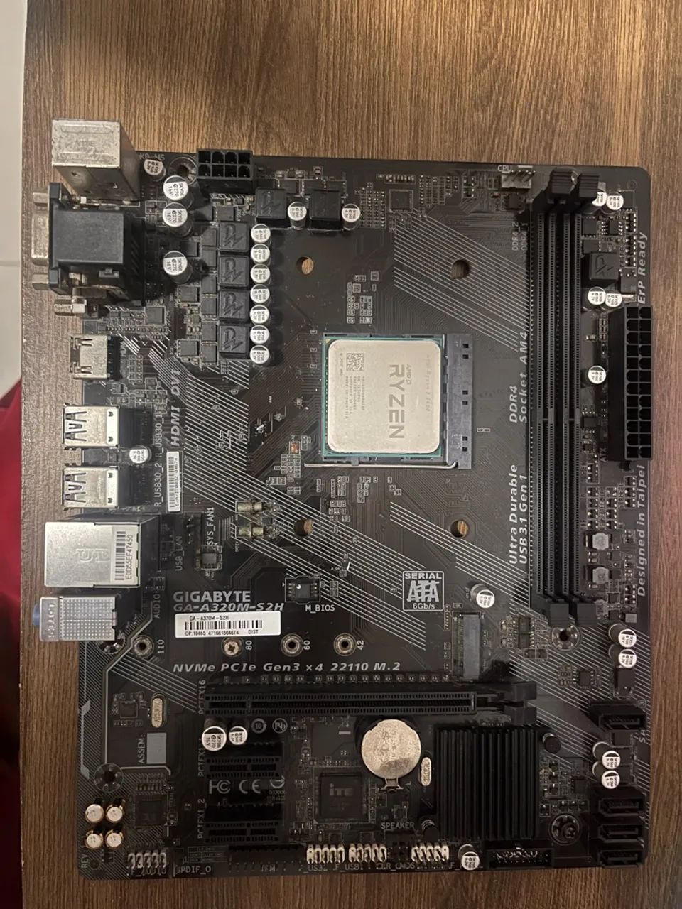 AMD PLACA MÃE GIGABYTE A320M - bom estado