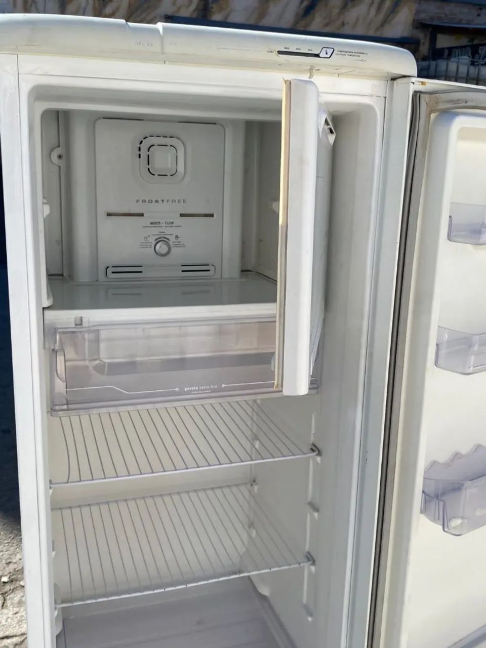 Geladeira Eletrolux semi nova 280 litros  - Foto 2