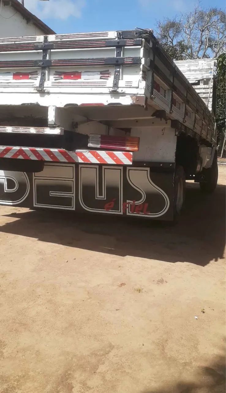 Caminhão 710 carroceria boleto - Foto 5