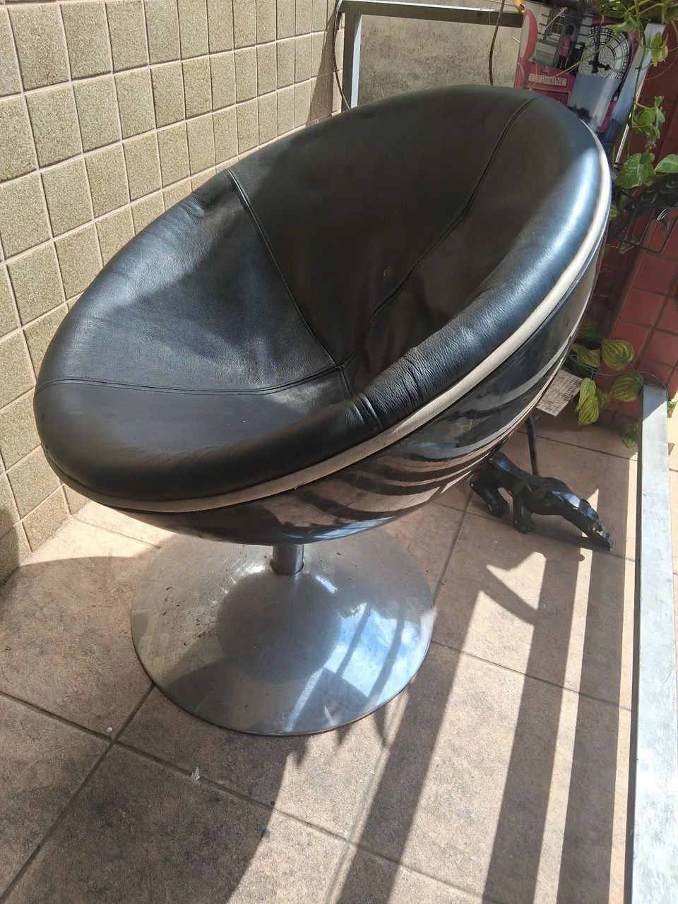 Poltrona giratória de courino...Super confortável para qualquer ambiente...Usada - Foto 2