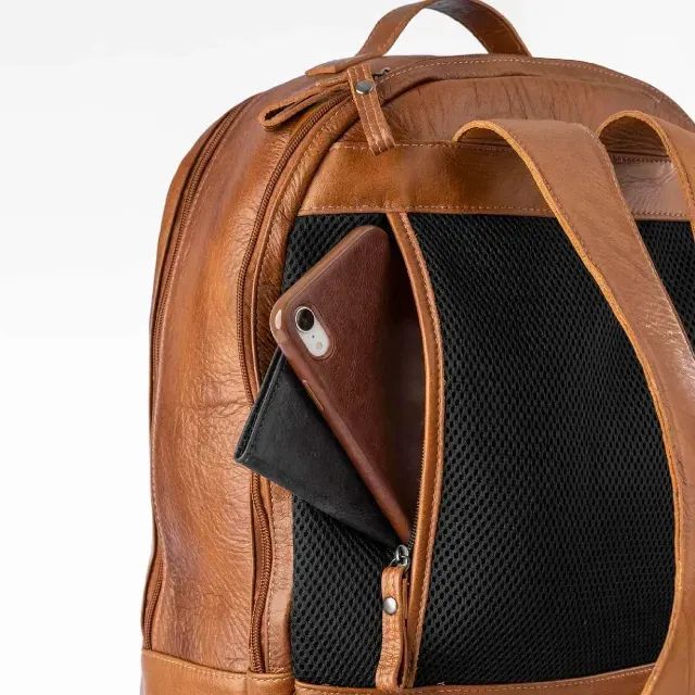 Mochila Masculina Executiva de Couro para Notebook Arpoador Caramelo - Foto 4