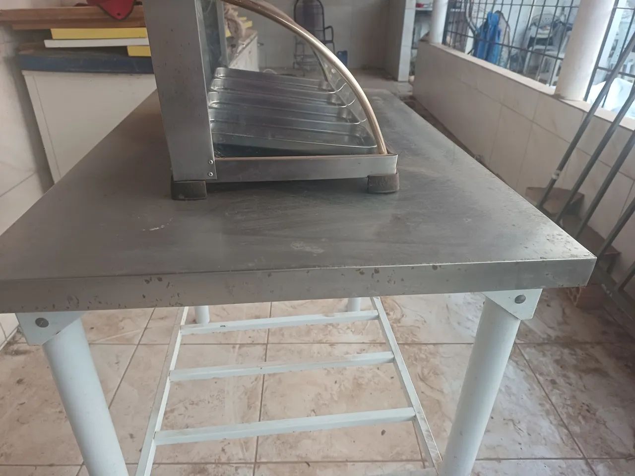 Mesa de inox e estufa quente - Foto 2