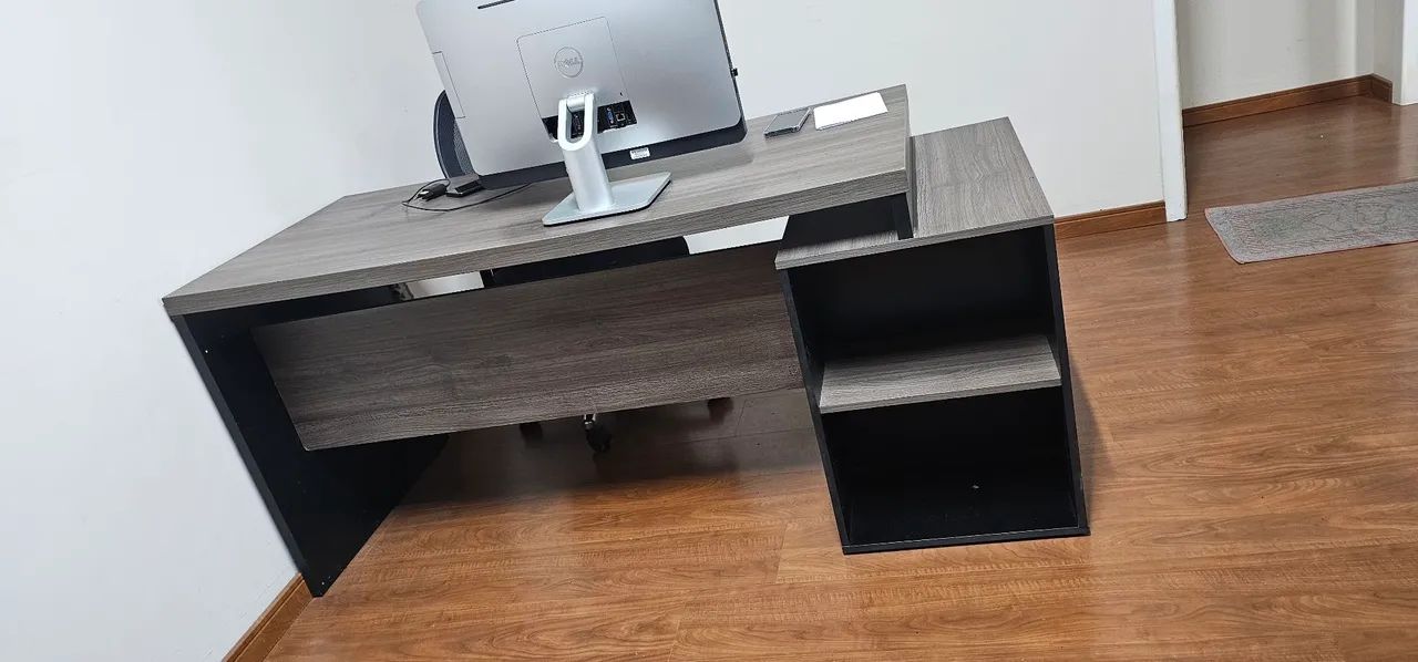 Mesa de Escritório Executiva com Gaveteiro - Excelente Estado - Foto 3