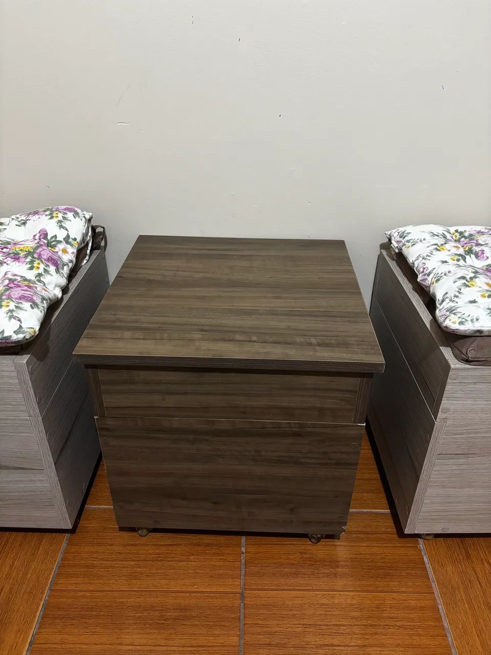 Puffs Baú Multiuso com Rodinhas + Almofadas - Excelente Estado - Foto 4