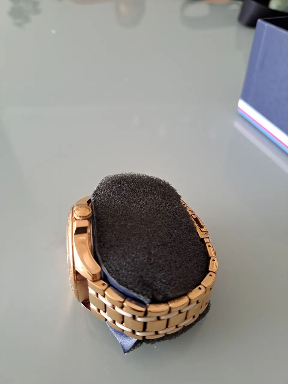 RELÓGIO  TOMMY HILFIGER - FEMININO - PULSEIRA AÇO  DOURADO - Foto 4