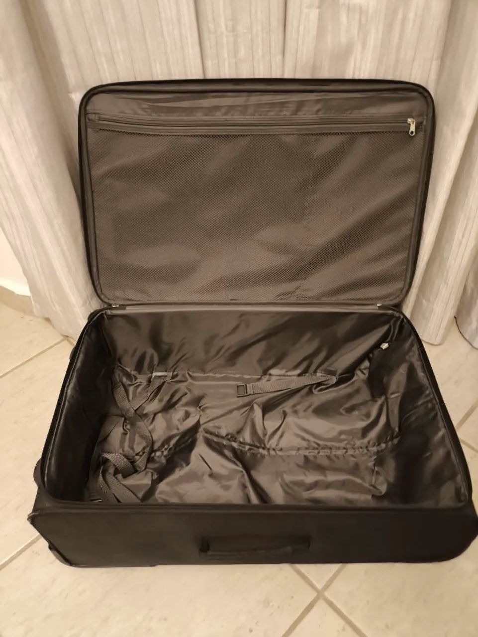 Mala de viagem,  média, preta, muito resistente  - Foto 2