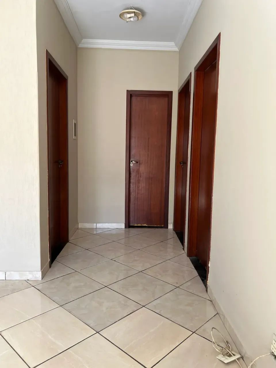 Linda Casa e um Ponto Comercial - Foto 4