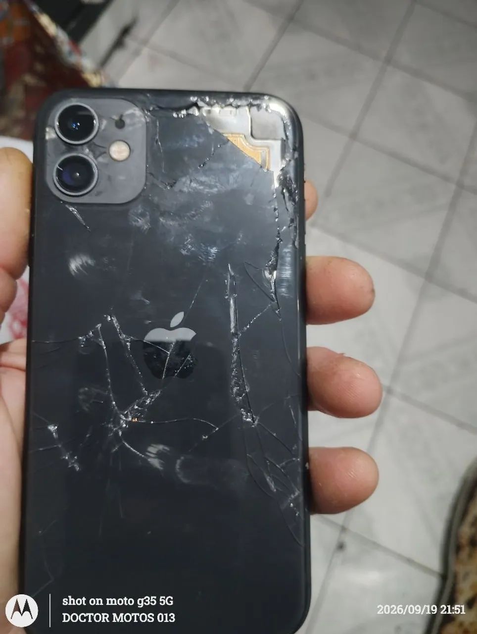 iPhone 11 128G com detalhes  - Foto 3