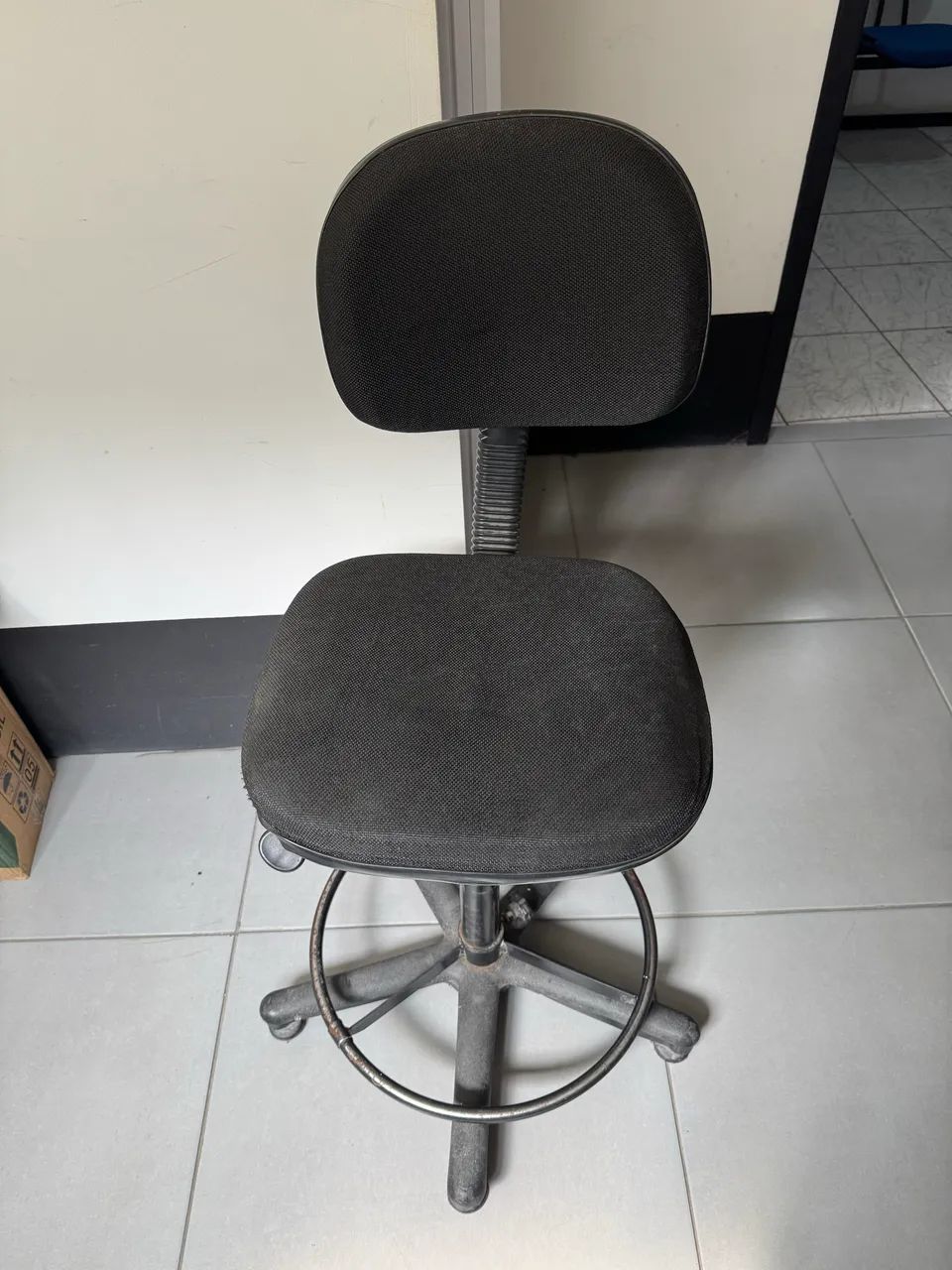 Cadeira Alta Caixa com Aro para Pés  - Foto 2