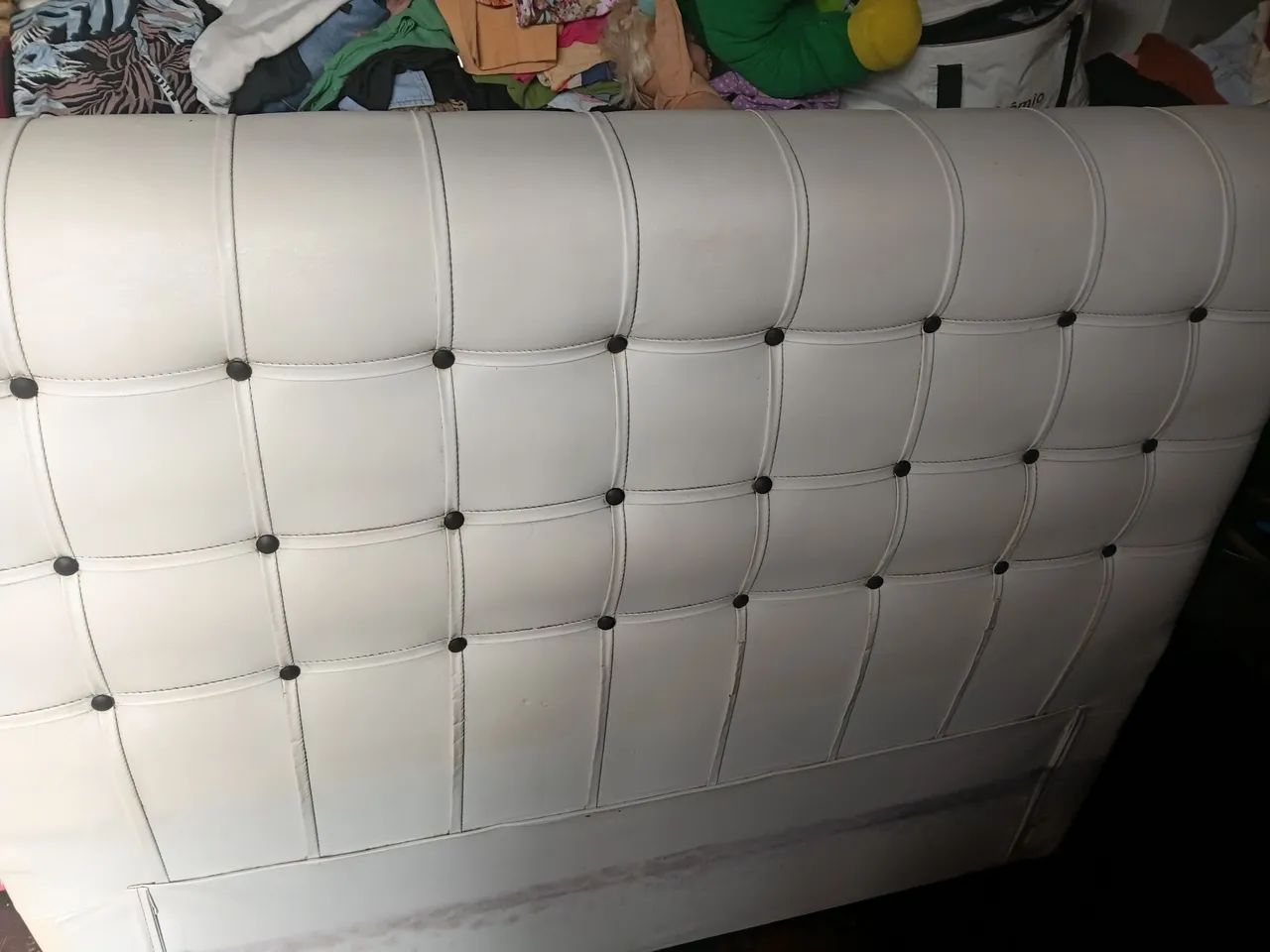 Cabeceira de cama casal estofada usada 