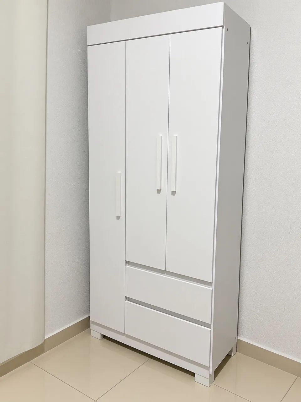 Guarda roupa solteiro 3 portas e 2 gavetas 