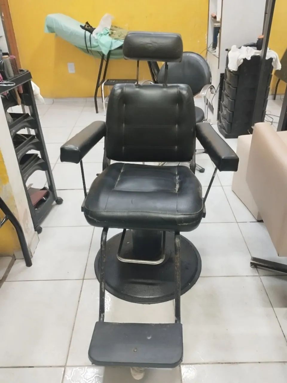 Cadeira de Barbeiro Profissional Reclinável - Oportunidade para seu Negócio! - Foto 4