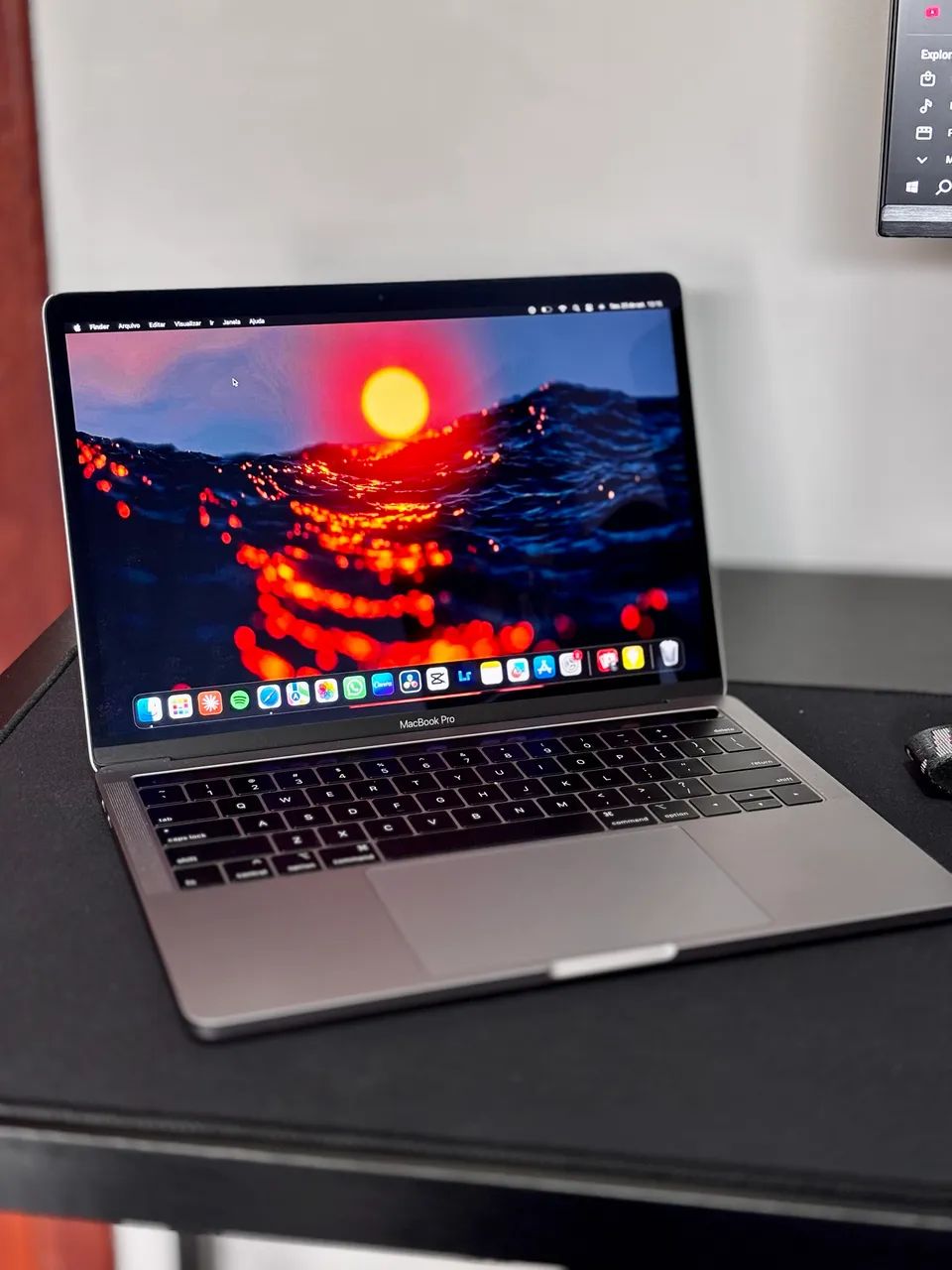 MacBook Pro 13 2019 | i5 Quad-Core | 8GB RAM | Retina - Estado