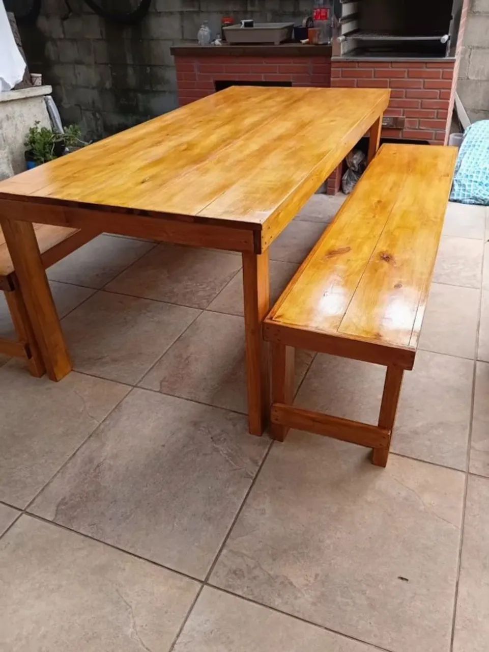 Mesa de madeira maciça para churrasco com bancos - Foto 4