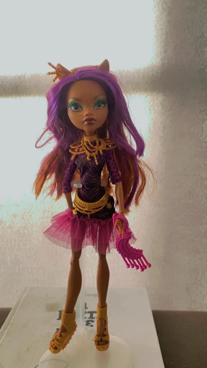 Boneca clawdeen monster high