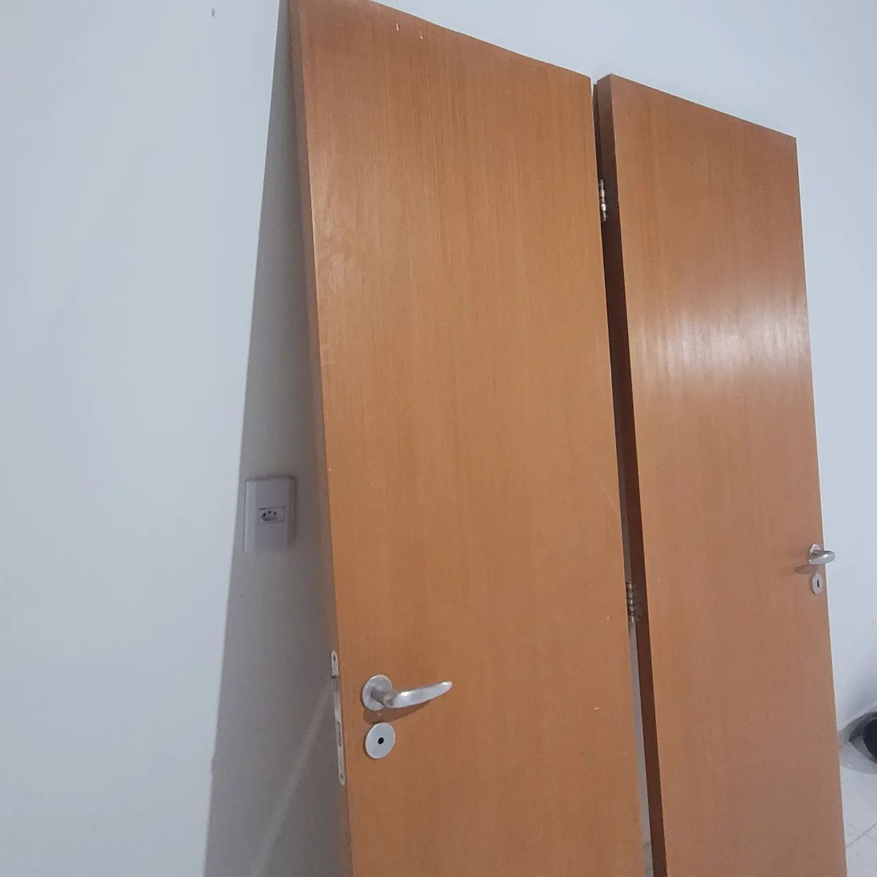 2 Portas Semi Oca  70x2.10 e 60x2.12 2