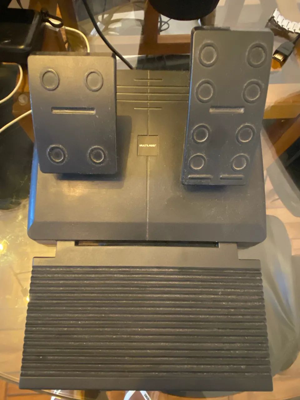 Volante e pedal gamer