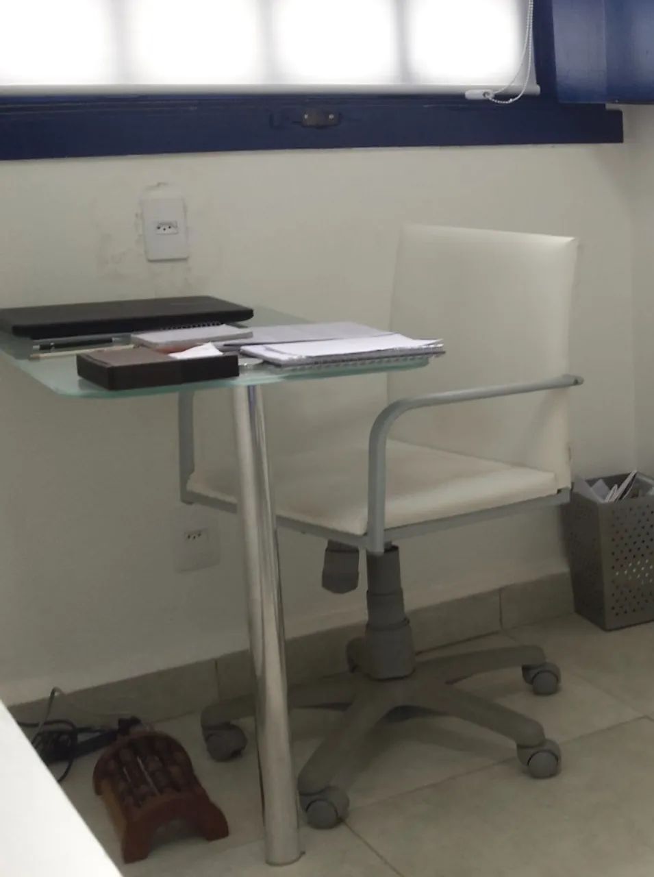 Mesinha de escritório em vidro - Foto 3