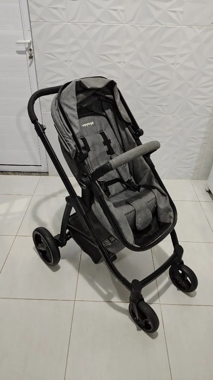Carrinho de bebê + bebê conforto + Moisés