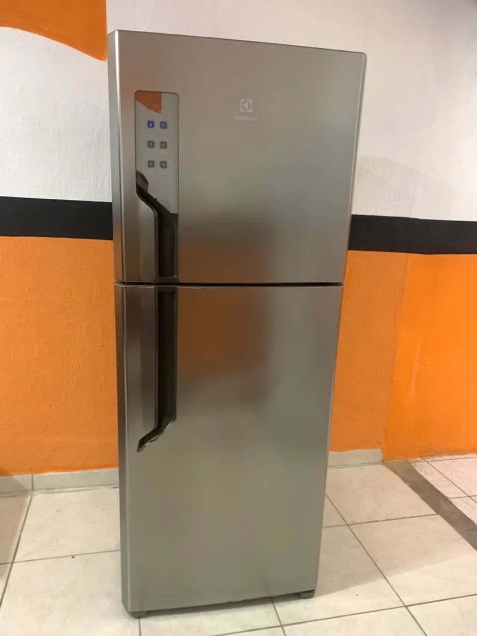 Geladeira Eletrolux inox 