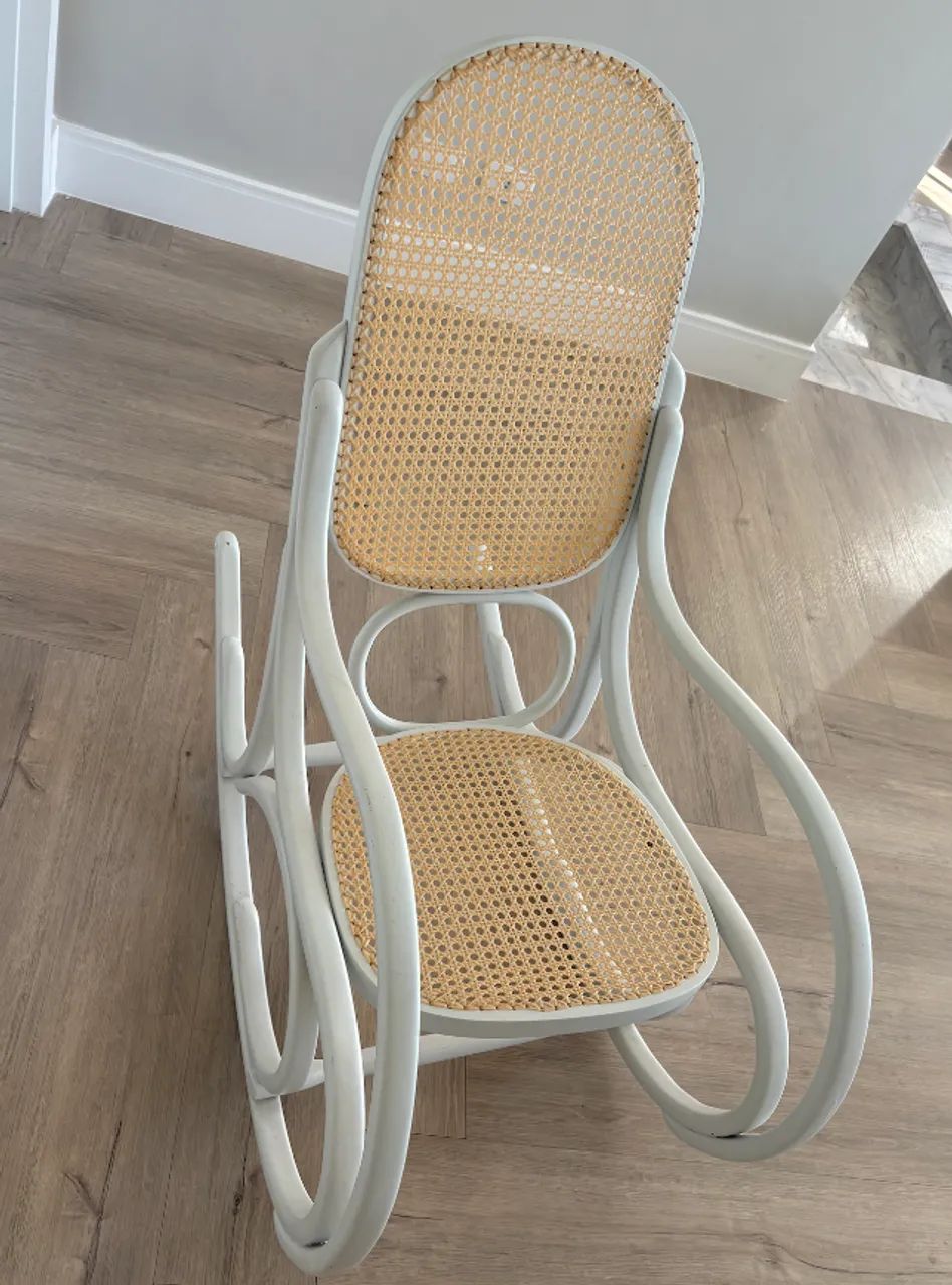 Cadeira balanço Thonet restaurada branca - Foto 5