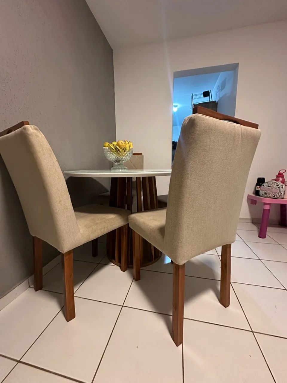 mesa com 4 cadeiras 